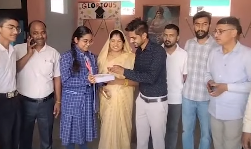 MP Board Class 10 Result 2025: Prayga Jaiswal Ne Likha Itihaas, 500/500 Marks ke Saath Top Kiya|